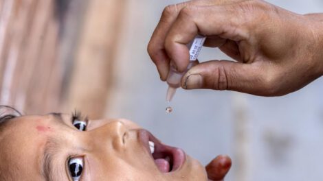 Bebé contagiado con polio en Gaza necesita nuestra ayuda urgente