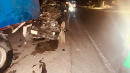 Imagen de la colisión entre la vagoneta y el tractocamión