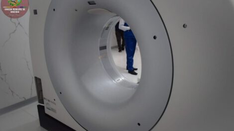 Denuncia contra exfuncionarios por irregularidades en compra de tomógrafo