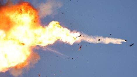 Israel bombardea Líbano para frustrar ataque de Hizbulá