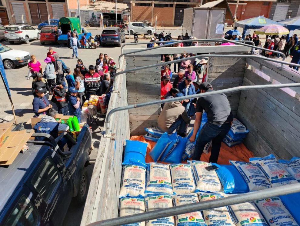 venta móvil de arroz para abastecer a las familias bolivianas