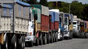Aumento de fletes por alza del dólar en el transporte pesado