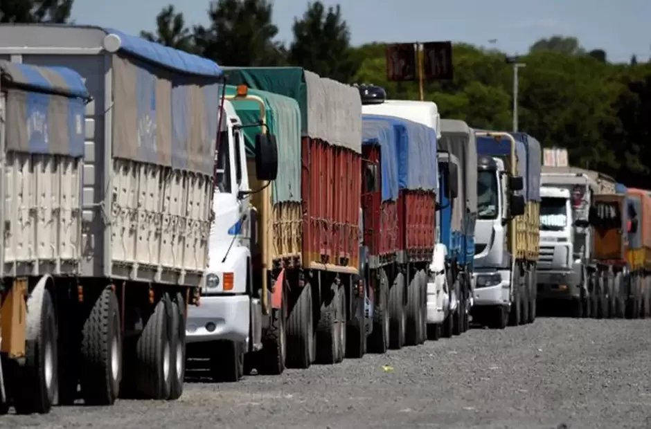 Aumento de fletes por alza del dólar en el transporte pesado