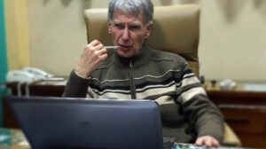 Eduardo Pérez Iribarne, destacado comunicador boliviano, deja un profundo legado en el periodismo y la comunidad jesuita tras su fallecimiento a los 80 años en Bolivia