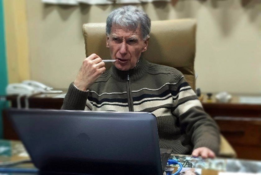 Eduardo Pérez Iribarne, destacado comunicador boliviano, deja un profundo legado en el periodismo y la comunidad jesuita tras su fallecimiento a los 80 años en Bolivia