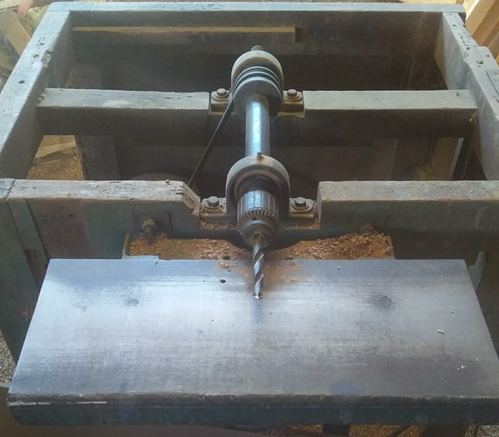 Hugo Conde carpintero de 66 años lucha por mantener su taller en Oruro