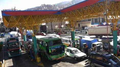 nacionalizar surtidores en Bolivia