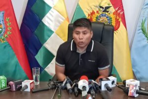 Senador Leonardo Loza critica propuestas de referéndum en Bolivia