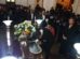 Personas asisten al velorio del padre Eduardo Pérez