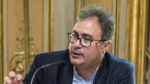 Autocracias electorales y elecciones totalitarias