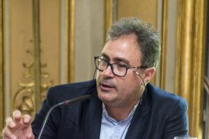 Autocracias electorales y elecciones totalitarias