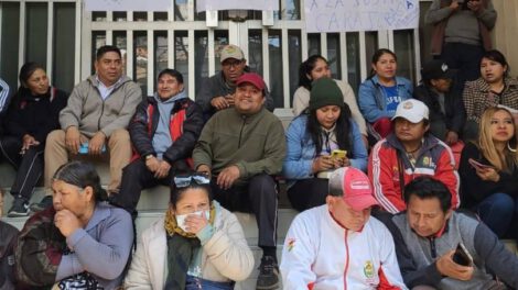Militantes evistas en Sucre protestan frente al Tribunal Constitucional Plurinacional