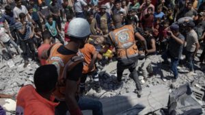 Guerra en Gaza: Rescate de supervivientes tras ataque aéreo israelí