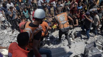 Guerra en Gaza: Rescate de supervivientes tras ataque aéreo israelí