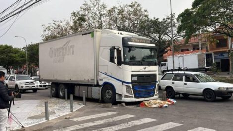 Conductor fallece aplastado por su camión cuando intentaba repararlo