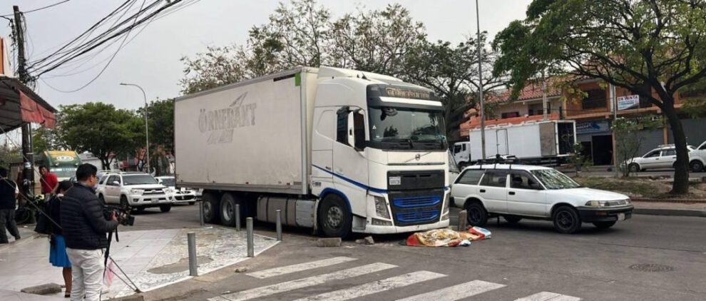 Conductor fallece aplastado por su camión cuando intentaba repararlo