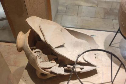 Niño rompe jarrón de 3.500 años en el Museo Hecht