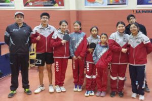 Delegación orureña de tenis de mesa en el campeonato nacional