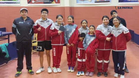 Delegación orureña de tenis de mesa en el campeonato nacional