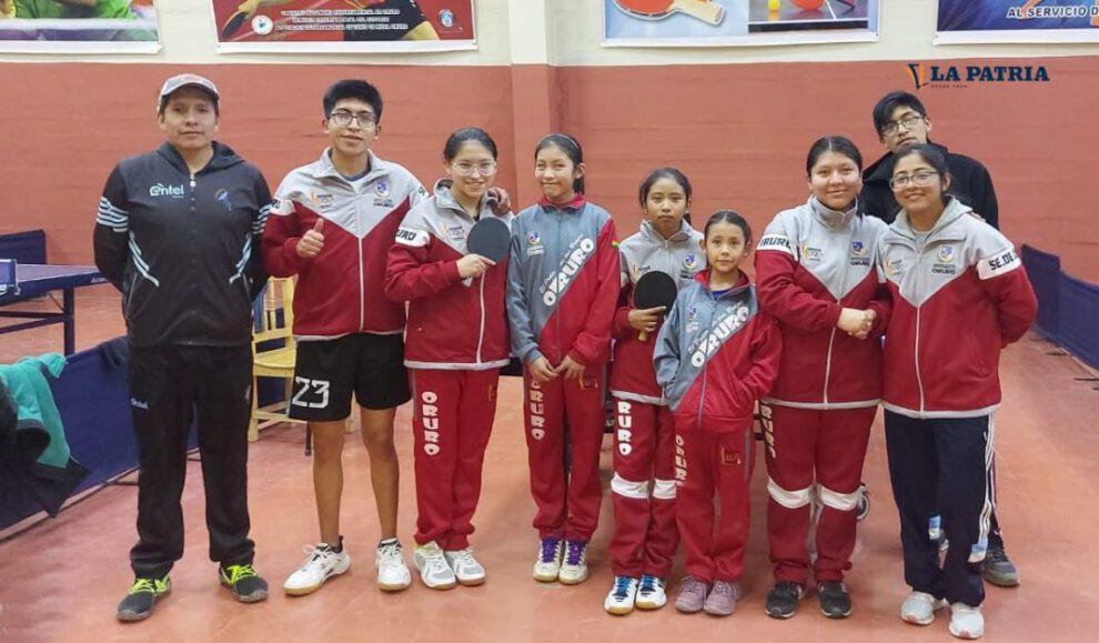 Delegación orureña de tenis de mesa en el campeonato nacional