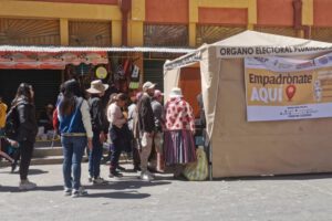 Empadronamiento masivo en el mercado Bolívar