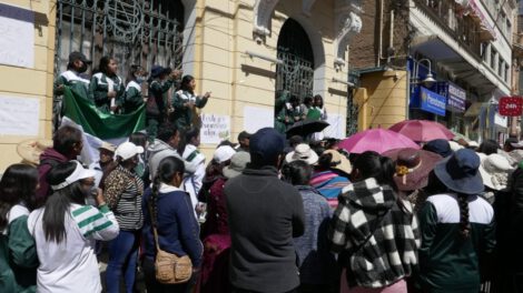 Protestas estudiantiles por retraso en obras del Liceo Oruro