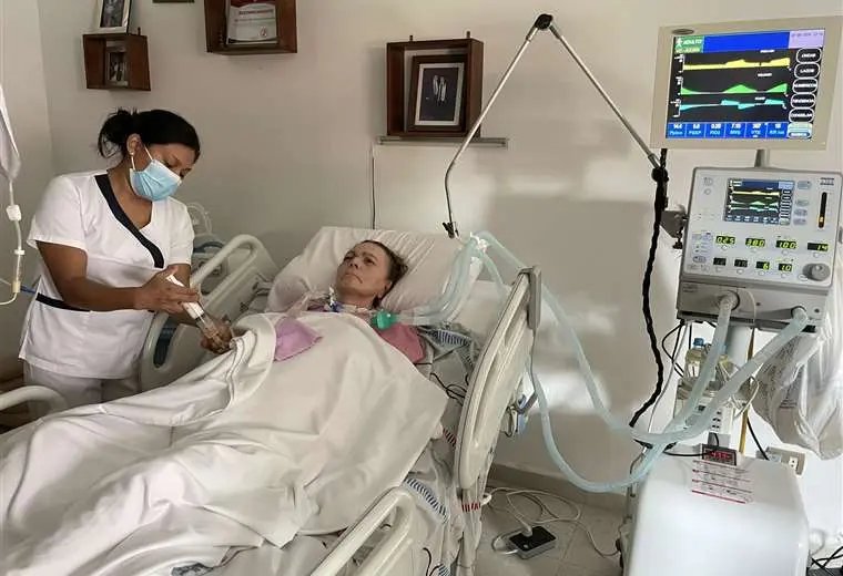 Eidy Roca recibe atención médica en su domicilio