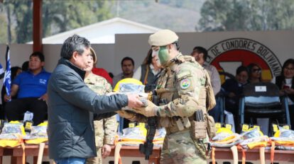 Escuela de Cóndores recibe equipamiento para combatir incendios forestales