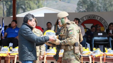 Escuela de Cóndores recibe equipamiento para combatir incendios forestales