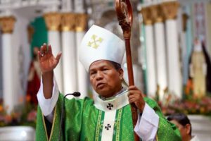 Monseñor René Leigue supera fase crítica tras extubación exitosa