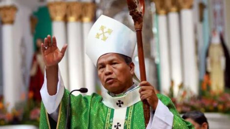 Monseñor René Leigue supera fase crítica tras extubación exitosa