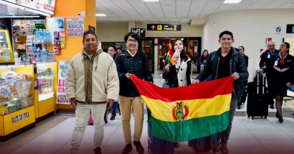 Estudiantes bolivianos se alistan para participar del First Global Challenge en Grecia