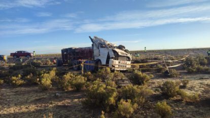 Accidente de camión cisterna por reventón de llanta