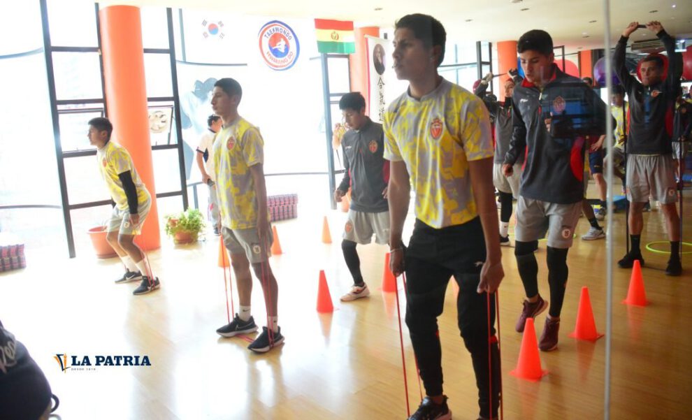 Diferentes ejercicios para acondicionar físicamente a los jugadores en la Copa Simón Bolívar