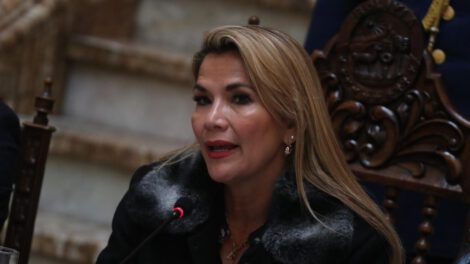 Jeanine Áñez denuncia juicios como cortinas de humo ante crisis económica en Bolivia