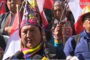 Vigilia en Plaza Murillo por créditos estancados