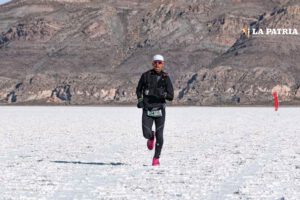 Víctor Hugo Aguilar conquista el salar de Uyuni en la carrera Buff Skyline Tunupa