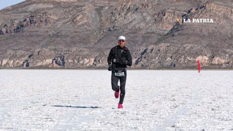 Víctor Hugo Aguilar conquista el salar de Uyuni en la carrera Buff Skyline Tunupa