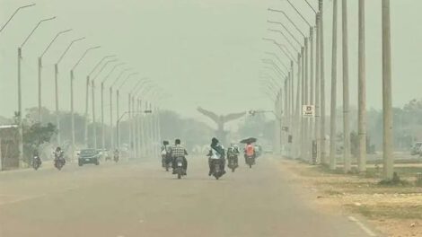 Incendios en Trinidad provocan densa humareda