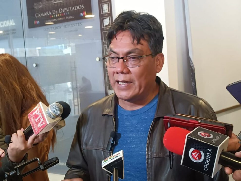 Héctor Arce llama cobarde al ministro Montaño tras denuncia por calumnia e injuria