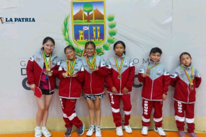 Tenismesistas orureños destacan con plata y bronce en torneo nacional