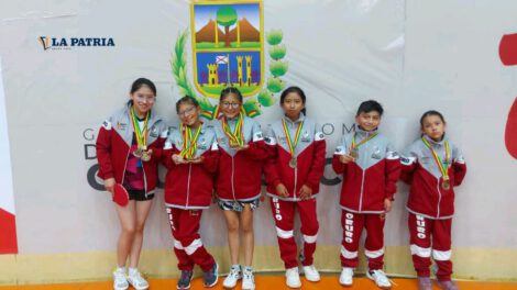 Tenismesistas orureños destacan con plata y bronce en torneo nacional