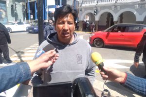 Aumento de precio en insumos para choferes en Oruro