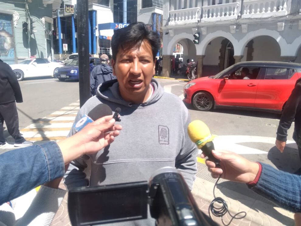 Aumento de precio en insumos para choferes en Oruro