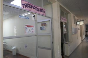 Adolescente pierde dedos tras manipular explosivo en Oruro