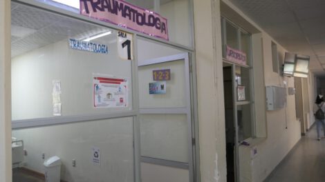 Adolescente pierde dedos tras manipular explosivo en Oruro