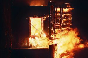 Incendio en Santa Cruz deja a una familia sin hogar