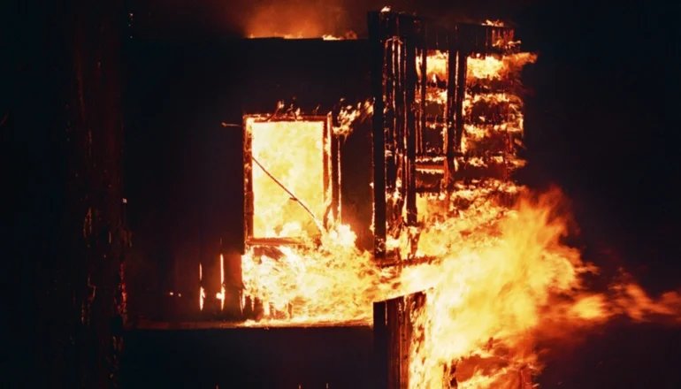 Incendio en Santa Cruz deja a una familia sin hogar