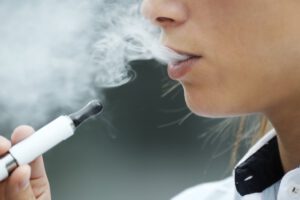 vínculo entre depresión y uso de cigarrillos electrónicos