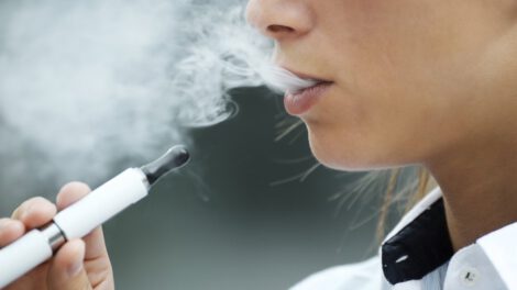 vínculo entre depresión y uso de cigarrillos electrónicos
